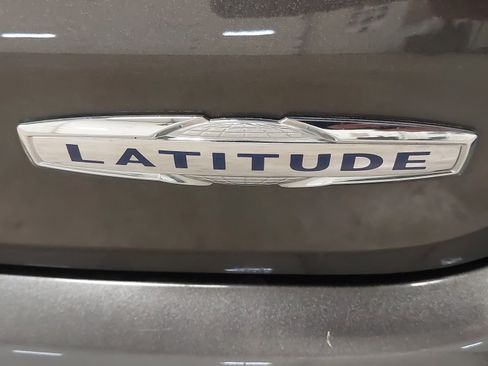 Used 2022 Jeep Compass Latitude w/ Sun and Sound Group AWD/4WD image 33