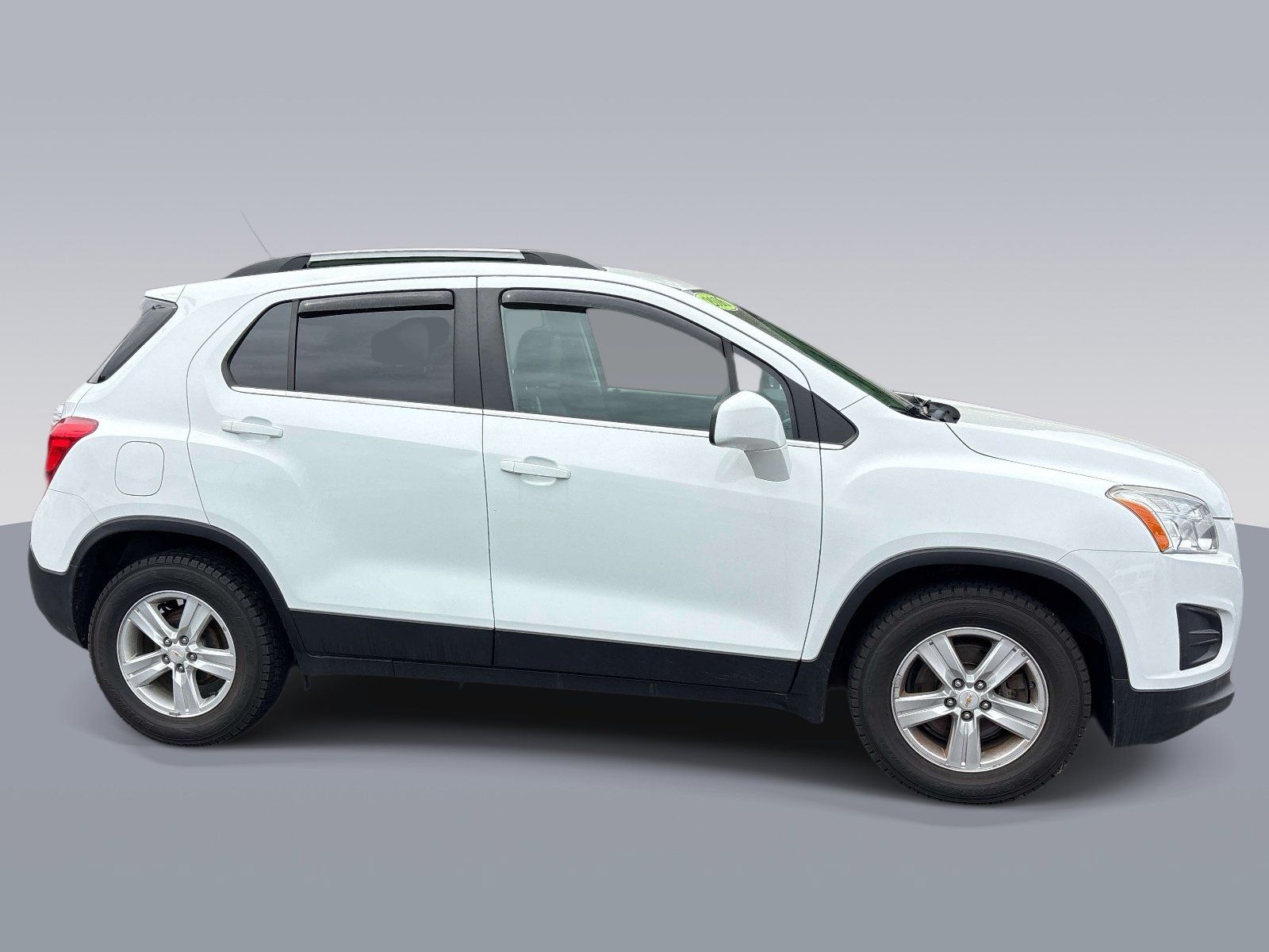 Used 2016 Chevrolet Trax LT w/ LT Convenience Package FWD image 2