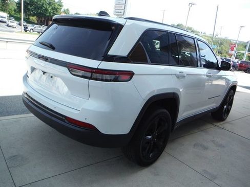 Certified 2023 Jeep Grand Cherokee Altitude AWD/4WD image 9