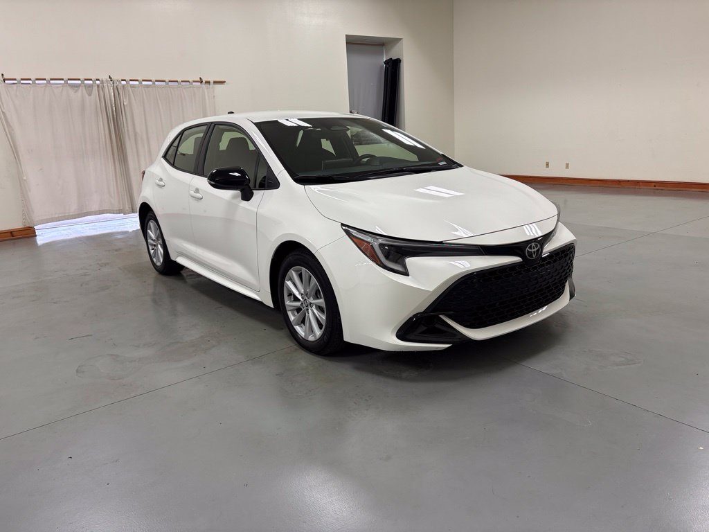 Used 2026 Toyota Corolla SE FWD image 2