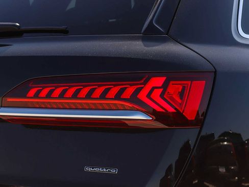 Used 2022 Audi Q7 3.0T Premium Plus w/ Premium Plus Package AWD/4WD image 10