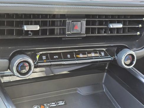 Used 2025 Chevrolet Suburban LT RWD image 23