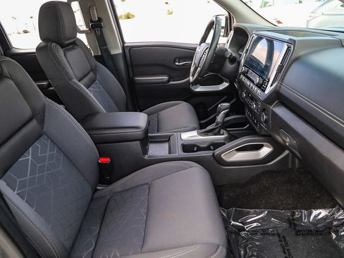 Used 2025 Nissan Frontier SV w/ SV Convenience Package RWD image 16