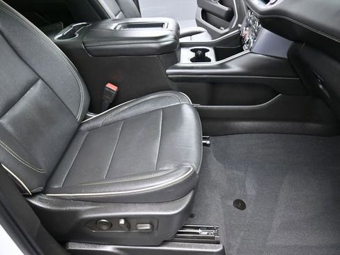 Used 2022 GMC Yukon XL SLT w/ SLT Premium Package image 29