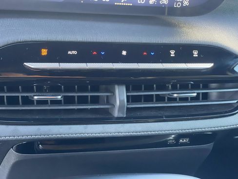 Used 2025 Buick Enclave Preferred image 16