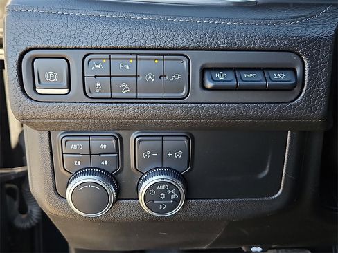 Used 2021 GMC Yukon Denali w/ Denali Premium Package image 23