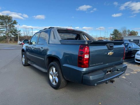 Used 2011 Chevrolet Avalanche LTZ image 4