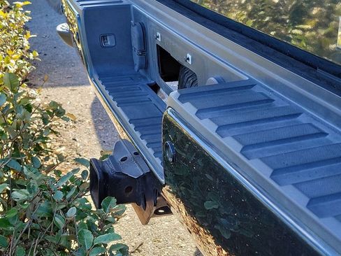 Used 2018 Chevrolet Silverado 2500 High Country w/ Duramax Plus Package image 11