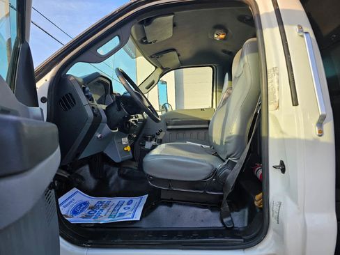 Used 2015 Ford F750 2WD Regular Cab Super Duty image 8