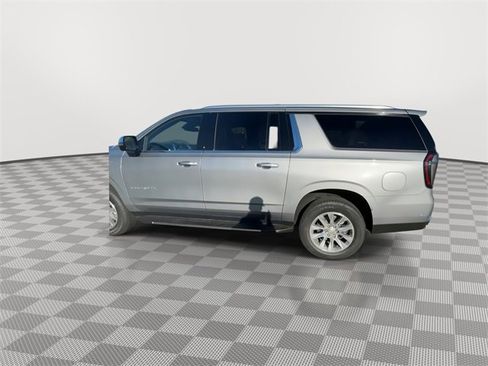 New 2025 Chevrolet Suburban Premier image 6