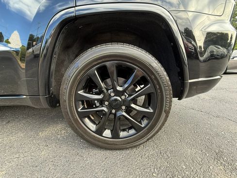 Used 2018 Jeep Grand Cherokee Altitude AWD/4WD image 33