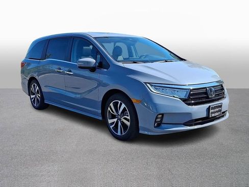 Used 2024 Honda Odyssey Touring image 3