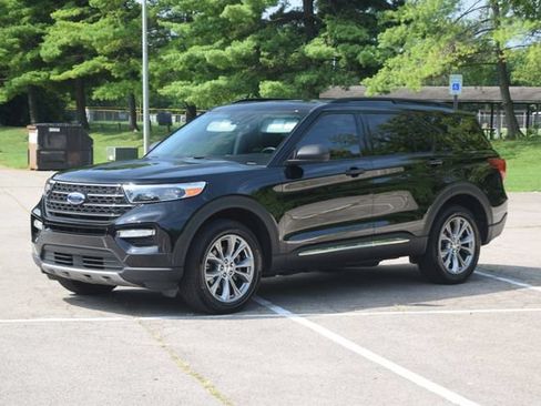 Used 2023 Ford Explorer XLT w/ Equipment Group 202A AWD/4WD image 23