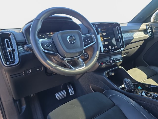 Used 2022 Volvo XC40 T5 R-Design w/ Advanced Package AWD/4WD image 19