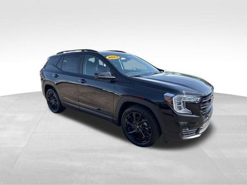 Used 2023 GMC Terrain SLE w/ Elevation Edition FWD image 3