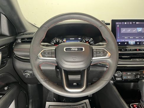 Used 2024 Jeep Compass Trailhawk image 12