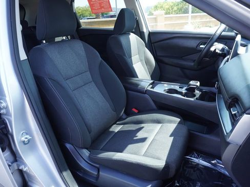 Certified 2025 Nissan Rogue SV FWD image 12