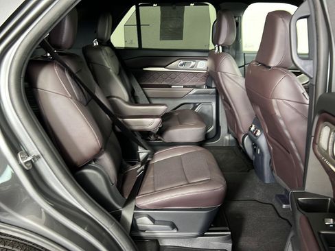 Used 2025 Ford Explorer Platinum w/ Ultimate Package AWD/4WD image 18