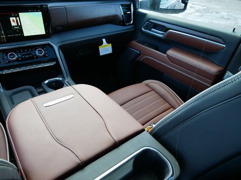 New 2026 GMC Sierra 3500 Denali Ultimate w/ LPO, Black Badging Package image 15