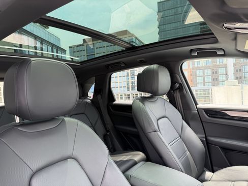 Certified 2023 Porsche Cayenne AWD/4WD image 14