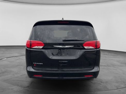 Used 2024 Chrysler Voyager LX FWD image 5
