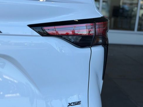 New 2026 Toyota Sienna XSE FWD image 12