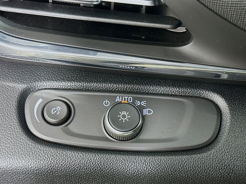 Used 2025 Buick Envista Preferred image 16