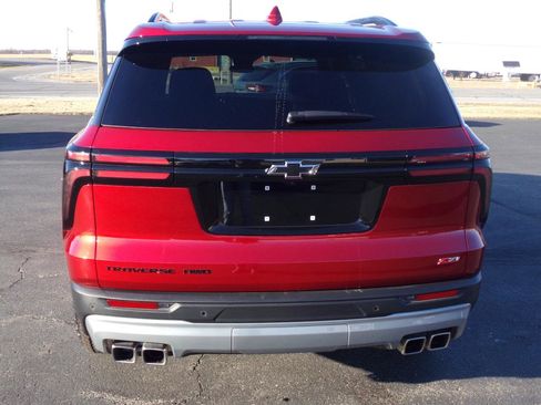 Used 2025 Chevrolet Traverse Z71 image 4