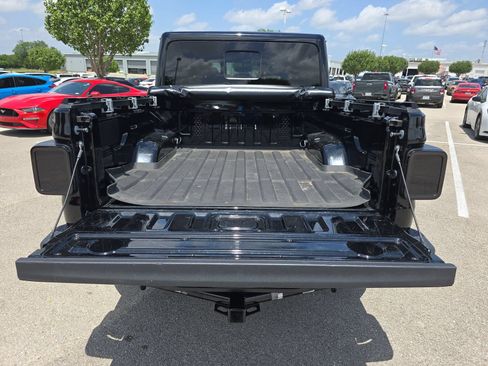 Used 2025 Jeep Gladiator Sport AWD/4WD image 29
