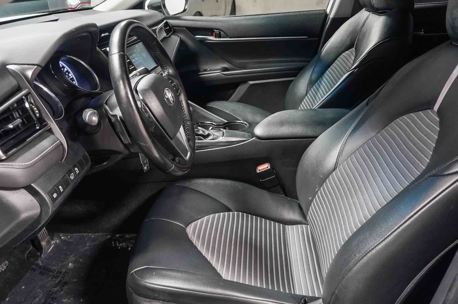 Used 2020 Toyota Camry SE FWD image 19