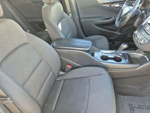 Used 2018 Chevrolet Malibu LT image 16