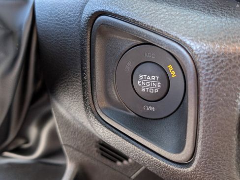 Used 2025 Jeep Wrangler Willys image 33