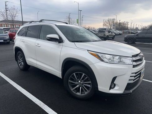 Used 2017 Toyota Highlander XLE image 9