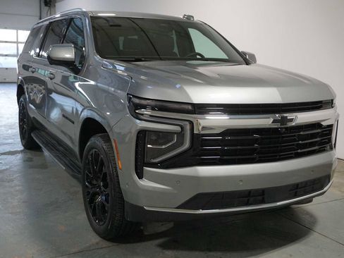 Certified 2025 Chevrolet Suburban LS image 4