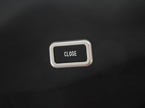 Used 2018 Ferrari GTC4Lusso V12 image 9