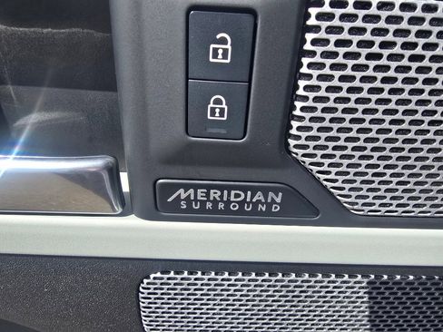 Used 2023 Land Rover Defender 130 X-Dynamic SE image 17