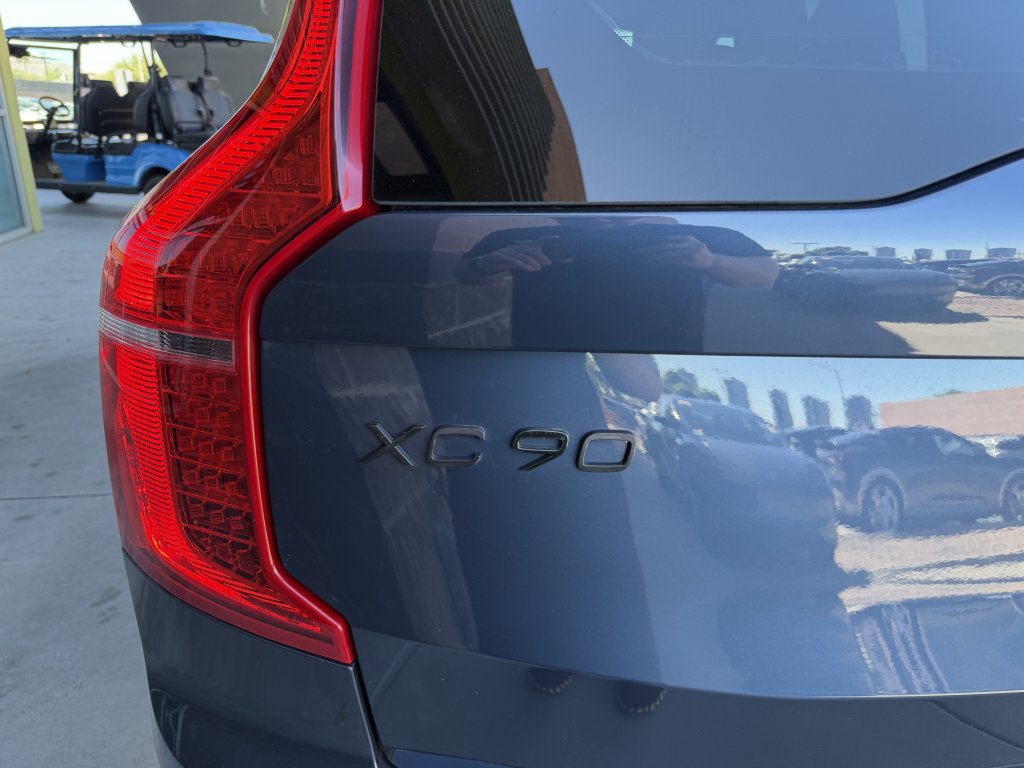 Used 2023 Volvo XC90 B5 Core w/ Protection Package AWD/4WD image 14