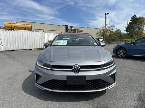 New 2025 Volkswagen Jetta SE image 2