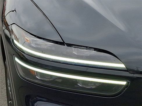 Used 2023 Genesis GV70 2.5T w/ Sport Prestige Package image 10