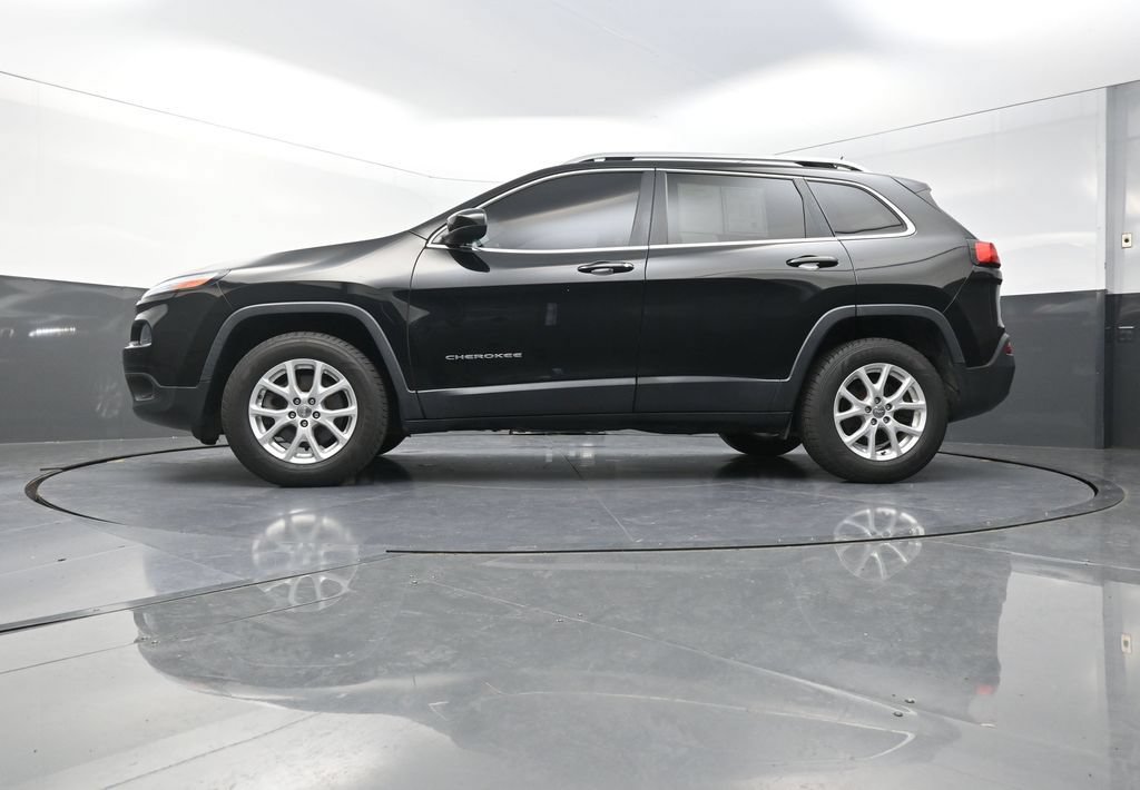 Used 2018 Jeep Cherokee Latitude AWD/4WD image 26