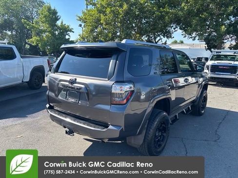Used 2017 Toyota 4Runner SR5 AWD/4WD image 8