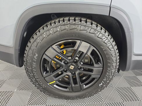 Used 2023 Rivian R1S Adventure image 12