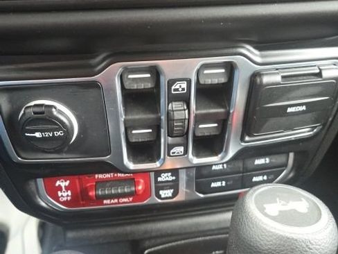 Used 2021 Jeep Wrangler Unlimited Rubicon w/ Dual Top Group AWD/4WD image 21