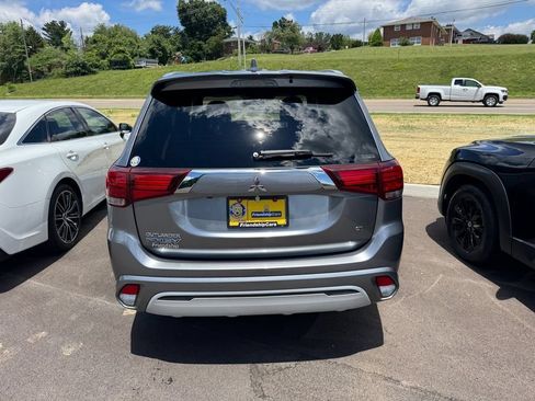 Used 2020 Mitsubishi Outlander 4WD Plug-In Hybrid image 15