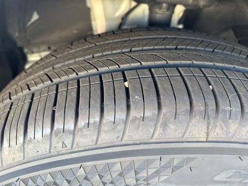 Used 2025 Nissan Murano SV image 32