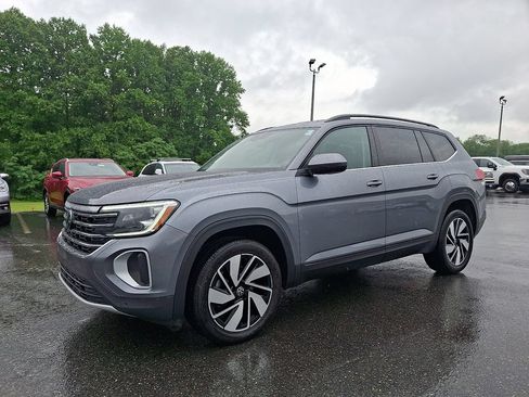 Used 2024 Volkswagen Atlas SE FWD image 3