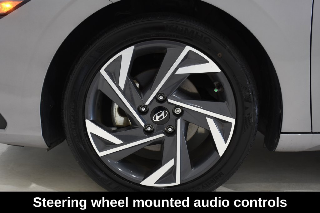 Used 2025 Hyundai Elantra SEL FWD image 9