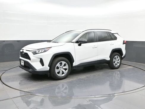 Used 2021 Toyota RAV4 LE image 1