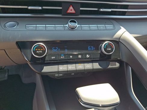 Used 2024 Hyundai Elantra SEL FWD image 16