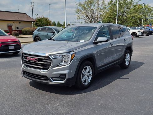 Used 2024 GMC Terrain SLE FWD image 7